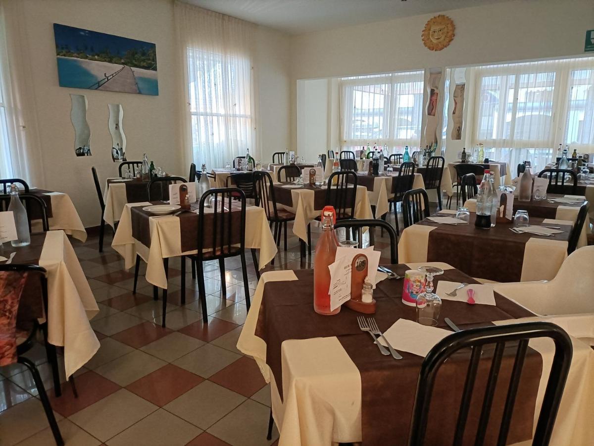 Hotel Oasi del Mare Rimini Esterno foto