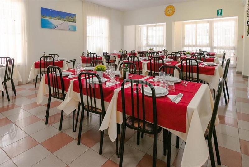 Hotel Oasi del Mare Rimini Esterno foto